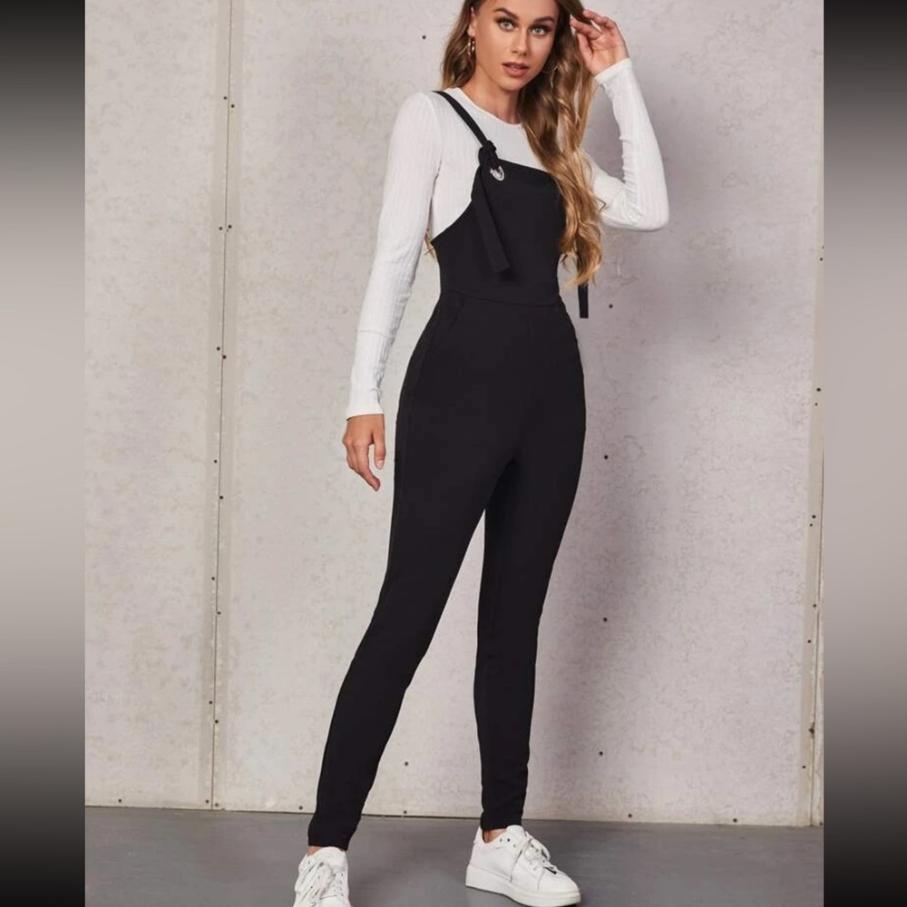 Black Solid Jumpsuit - Picture 3 of 4